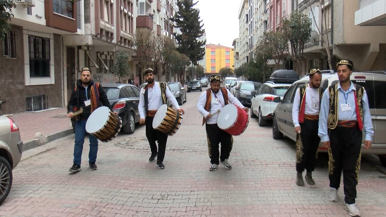 İstanbul Sokaklarında Ramazan Mesaisi 3 Bin 500 Davulcu Göreve Hazır (1)