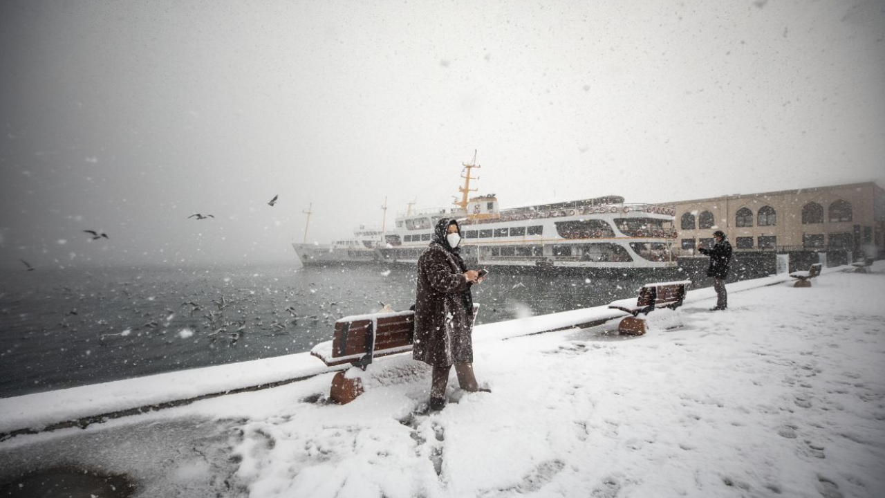 İstanbul’da Kar Yağışı Önlemi Tüm Vapur Seferleri Askıya Alındı (1)