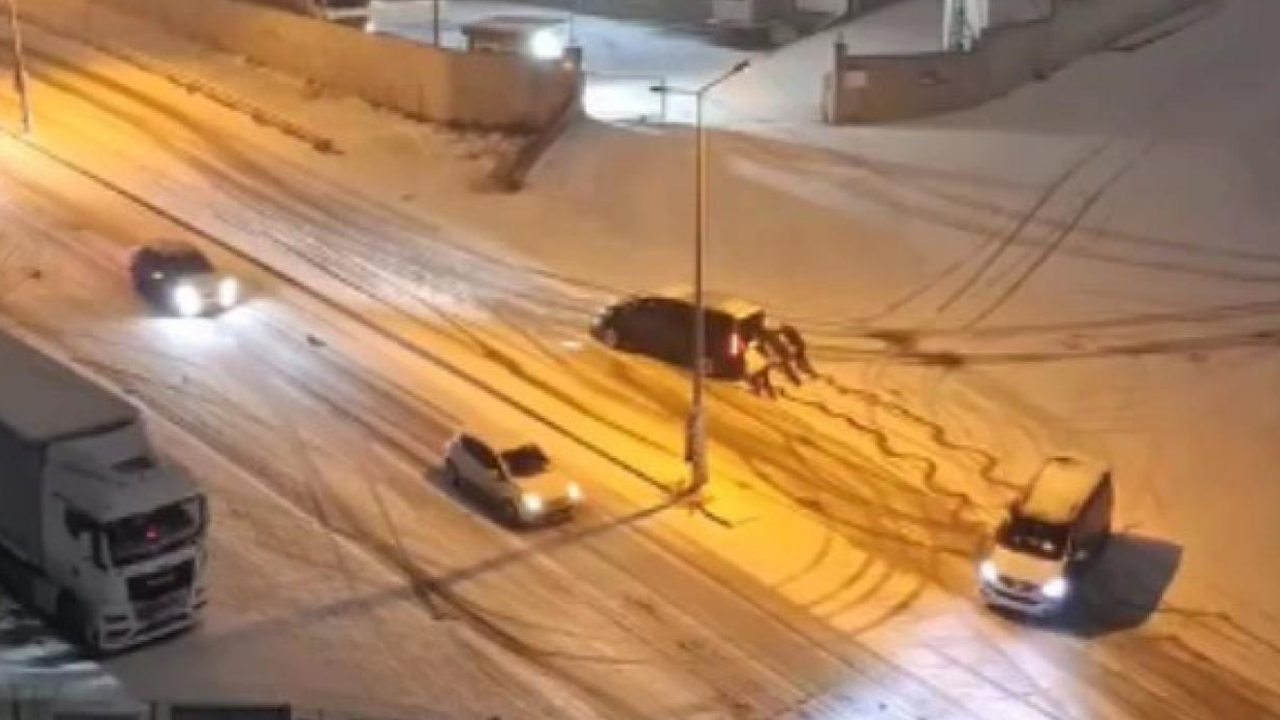 İstanbul’da Kar Yağışı Ulaşımı Felç Etti Çok Sayıda Kaza Yaşandı