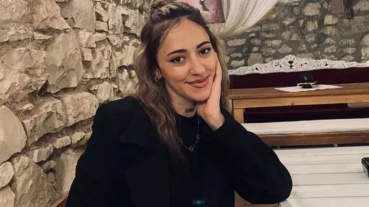 Tiktok Fenomeni Lavinia Özmen, Trafik Kazasında Hayatını Kaybetti (1)