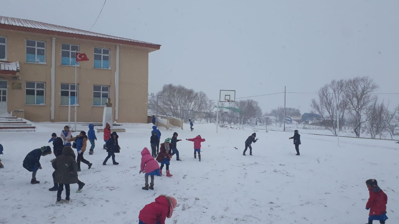 Yarın Okullar Tatil Mi 7 Şubat 2025 Cuma Kar Tatili Olan İller Hangileri (1)