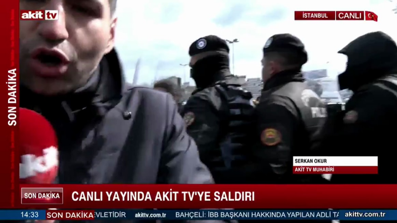 Akit Tv’ye Canlı Yayında Protesto Muhabir, Vatandaşlar Tarafından Kovuldu