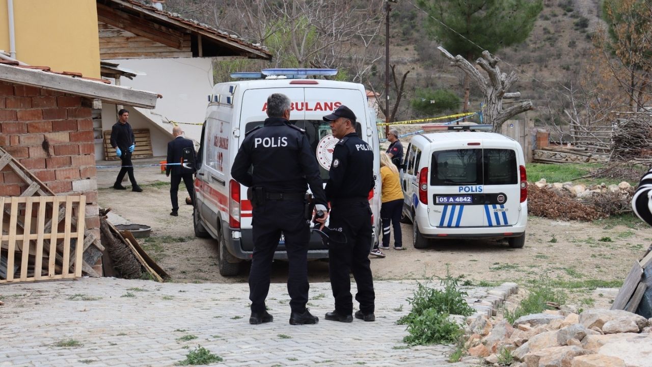 Amasya'da 17 Yaşındaki Çocuk, 28 Yaşındaki Adamı Bıçaklayarak Öldürdü (1)