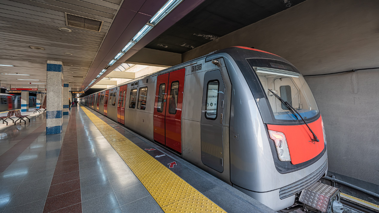 Ankara’da Toplu Taşıma Hareketliliği Bazı Metro Ve Otobüs Seferleri Durduruluyor (1)