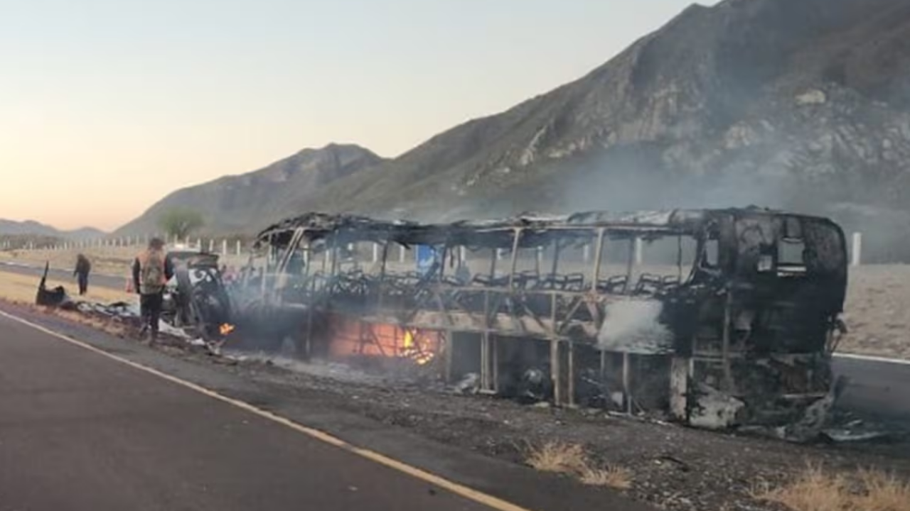 Meksika’da Iki Otobüs Kazası 25 Kişi Hayatını Kaybetti (2)