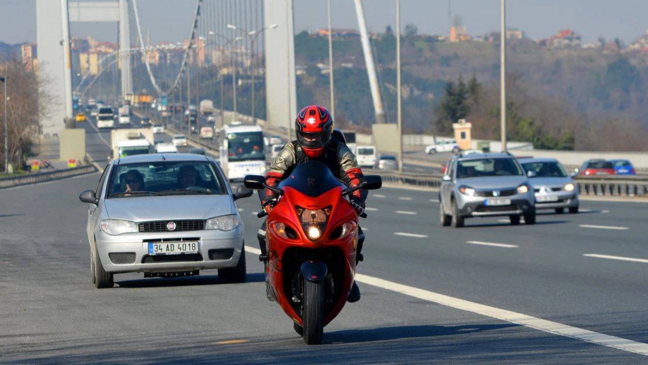 Motorsiklet Sürücüleri Için Yeni Düzenleme Cezalar Katlanacak, Uymayanlar Yanacak (1)