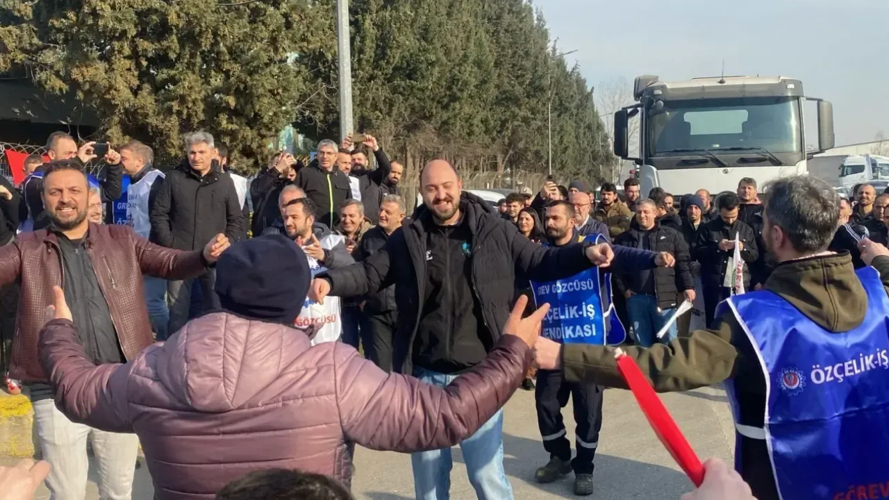 Sosyal Medya Fenomeni Oğuzhan Alpdoğan, Kocaeli’nde Işçi Grevine Katıldı (2)