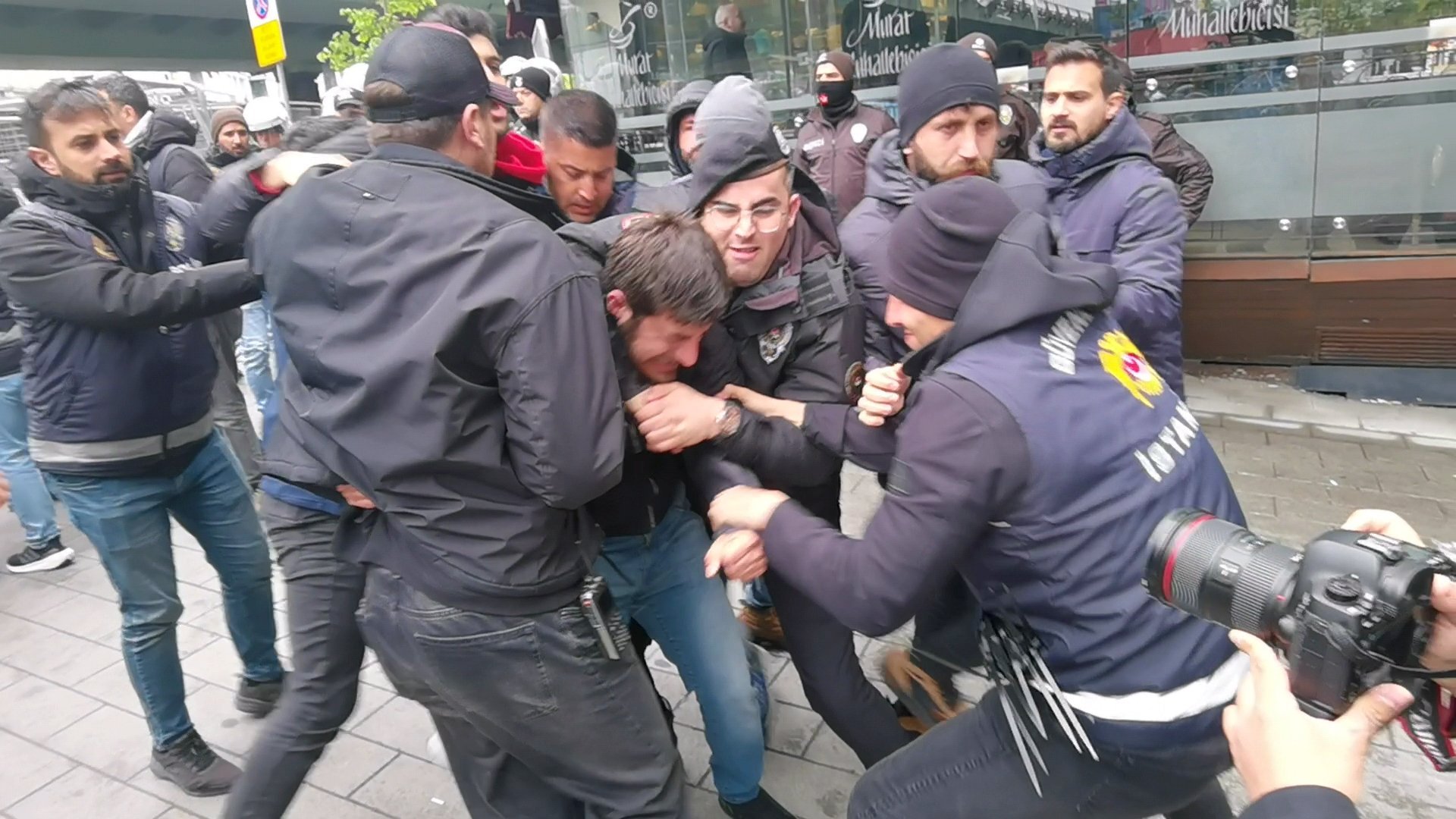 1 Mayıs Kutlamalarında 384 Kişi Gözaltına Alındı 1