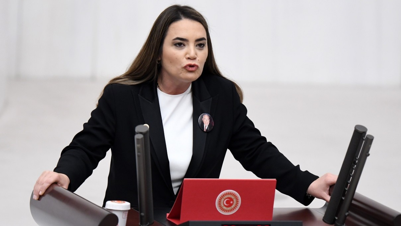 Alparslan Türkeş’in Kızı Ayyüce Türkeş’e Mezarlıkta Saldırı (1)