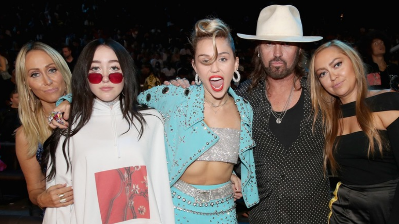 Billy Ray Cyrus’tan Eski Eşi Tish Ve Kızı Miley’e Duygusal Övgü! (1)