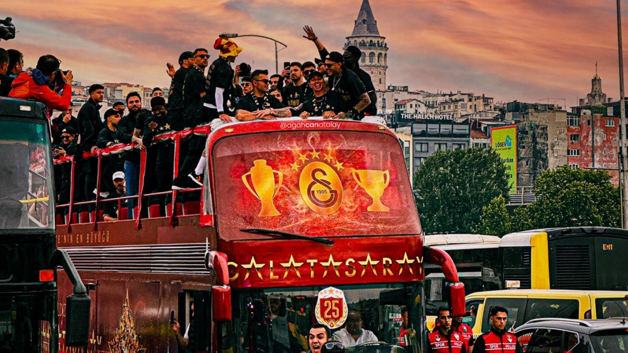 Galatasaray 25. Şampiyonluğunu Yenikapı'da Kutluyor! (1)