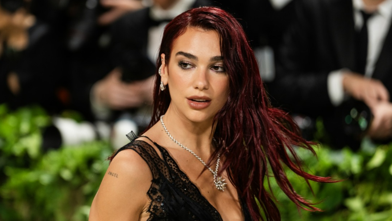 Galatasaray Taraftarı Onu Çok Istemişti Dua Lipa’dan Rekor Talep
