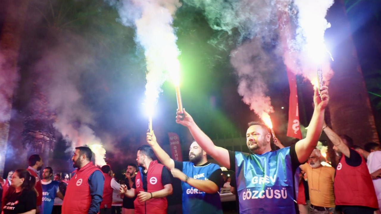 İzmir’de Belediye Ile Sendika Anlaşamadı 23 Bin Işçi Greve Gitti, Hayat Durdu (1)