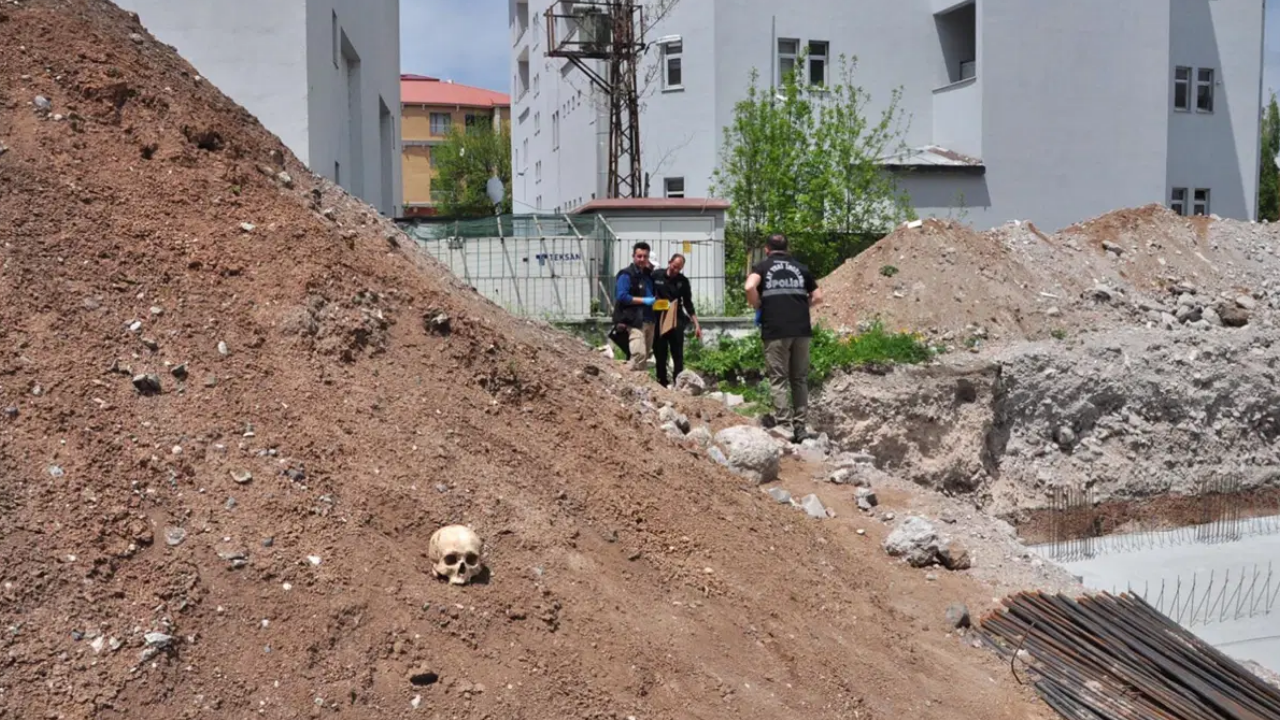 Kars’ta Okul İnşaatında İnsan Kafatası Bulundu (1)
