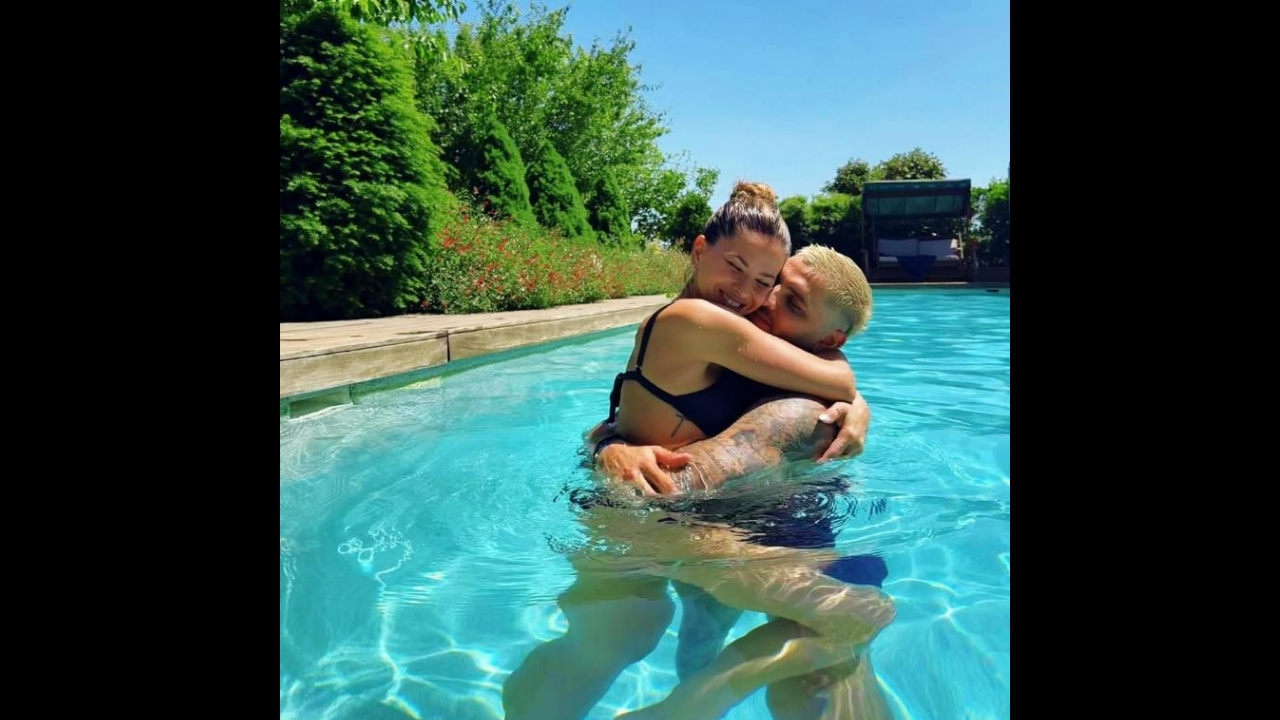 Mauro Icardi Ile China Suarez Aşka Geldi Havuzda Romantizm Kokan Pozlar (2)