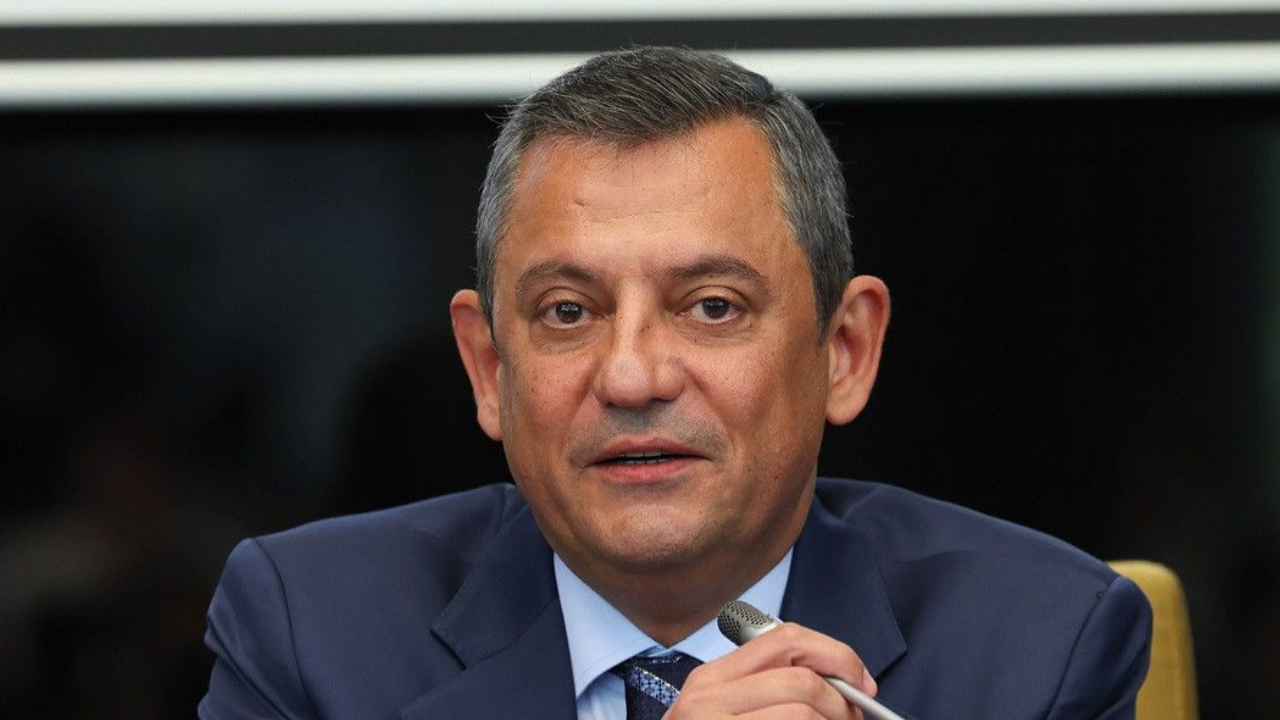 Son Dakika Özgür Özel’e Cenaze Çıkışında Saldırı (1)