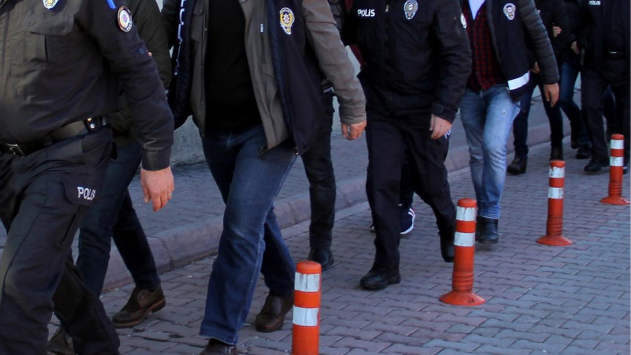 Tsk’da Büyük Fetö Operasyonu 65 Şüpheli Gözaltına Alındı (1)