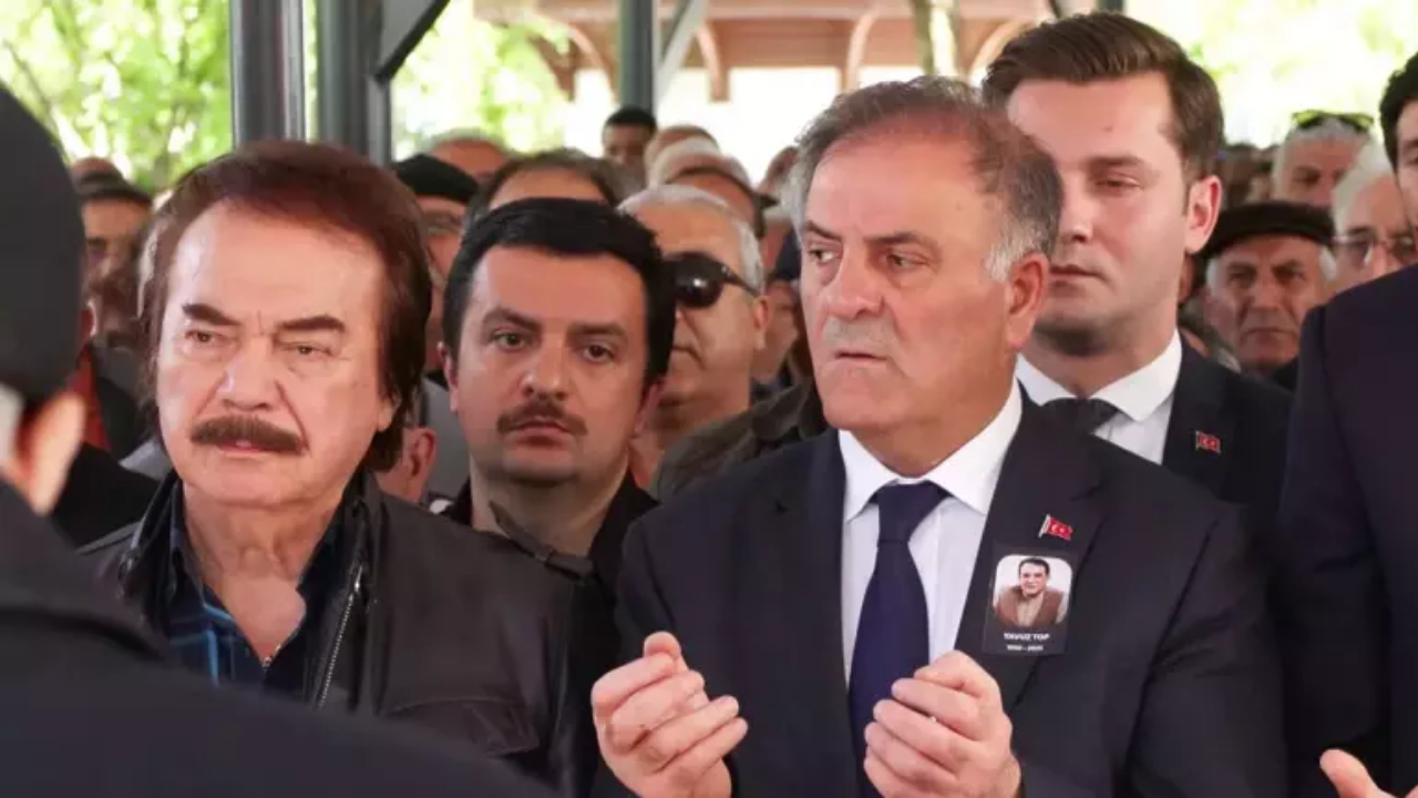 Türk Halk Müziği Sanatçısı Yavuz Top, Toprağa Verildi! (1)