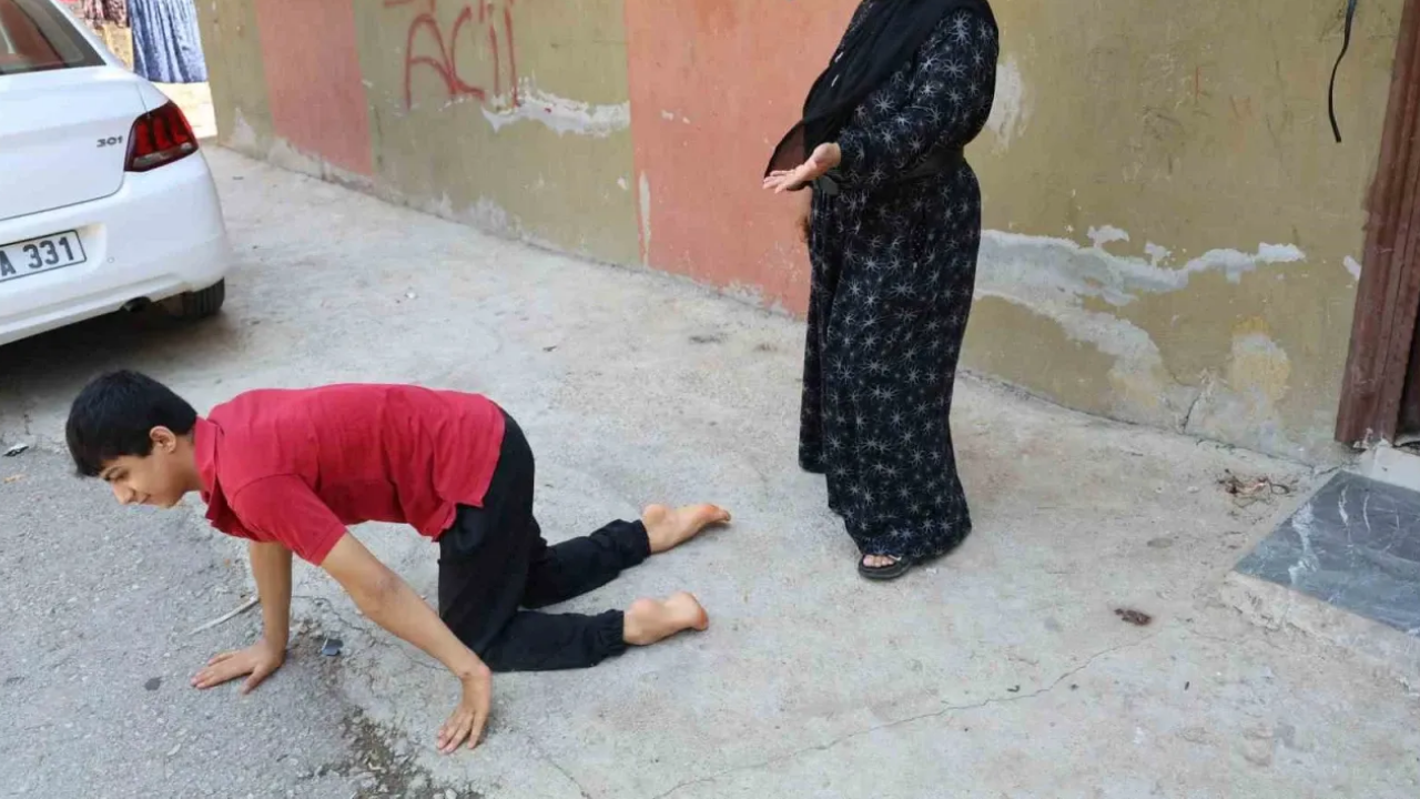Adana’da Vicdansızlığın Sınırları Zorlandı 15 Yaşındaki Enes’in Tekerlekli Sandalyesi Çalındı (1)