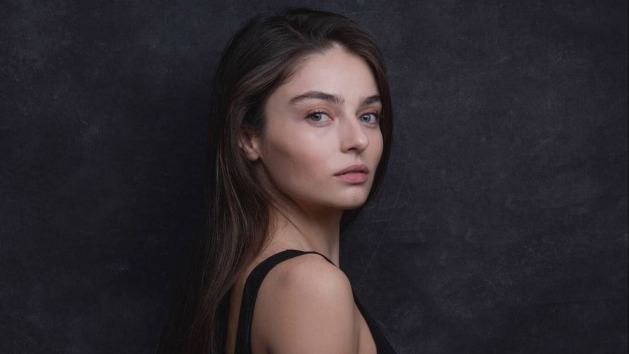Ayça Ayşin Turan, Dark Dizisinin Başrolü Louis Hofmann Ile Aynı Filmde (1)
