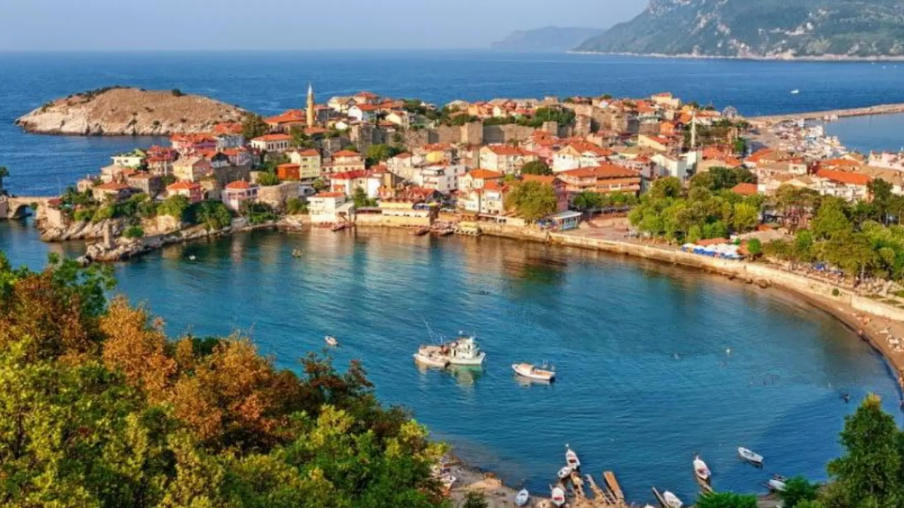 Bayramda Amasra’ya Turist Akını Nüfus 6 Binden 60 Bine Çıktı (2)