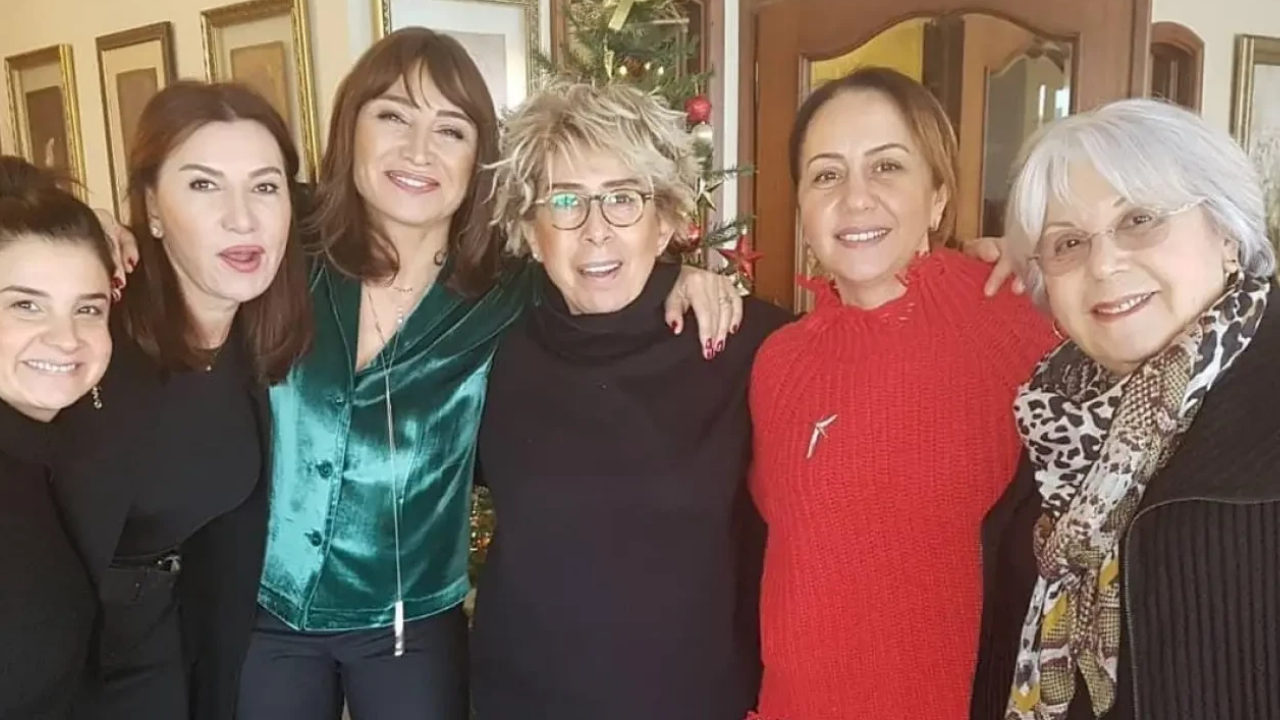 Demet Akbağ Gözyaşlarıyla Duyurdu Bir Demet Tiyatro’nun Yönetmeni Sevgi Birsel Hayatını Kaybetti