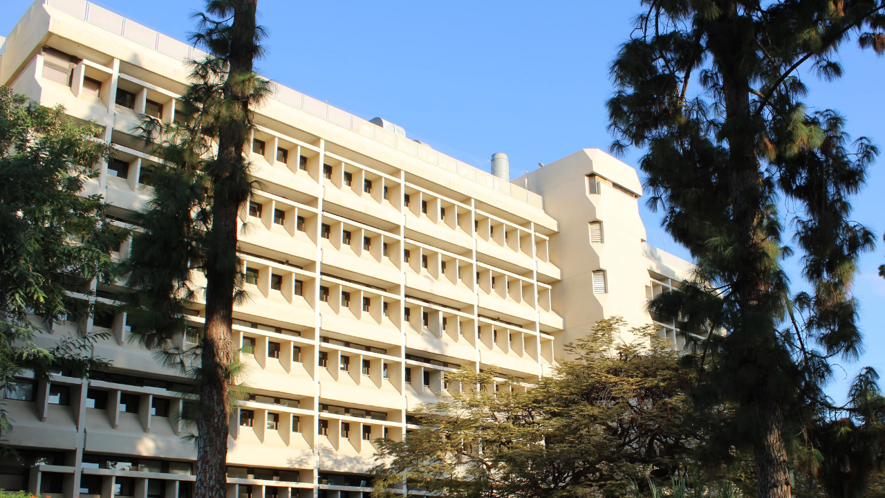 İran’dan Kritik Darbe İsrail’in Gözbebeği Weizmann Bilim Enstitüsü Füze Saldırısıyla Yok Edildi (2)