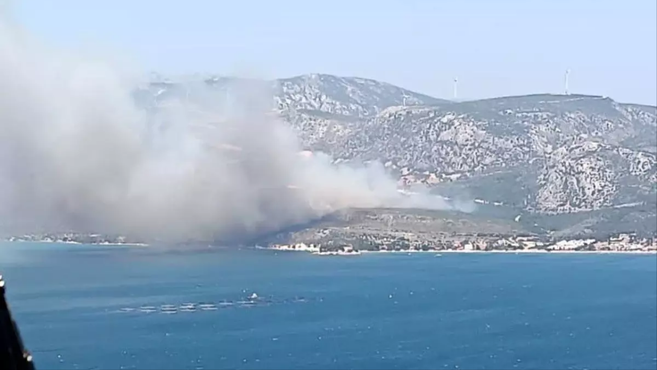 İzmir’de Orman Yangını Alarmı Ekipler Havadan Müdahale Ediyor (1)