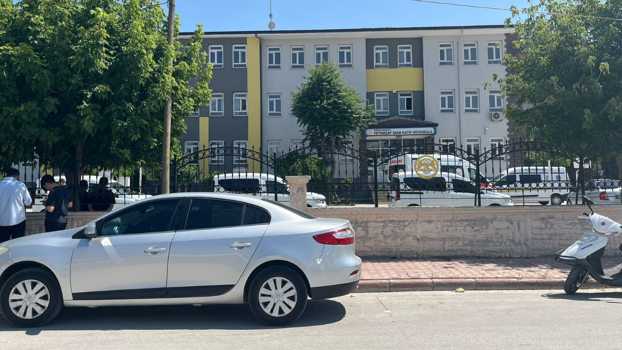 Konya’da Okulda Kan Donduran Saldırı Rehber Öğretmeni Muhammed Öz Hayatını Kaybetti