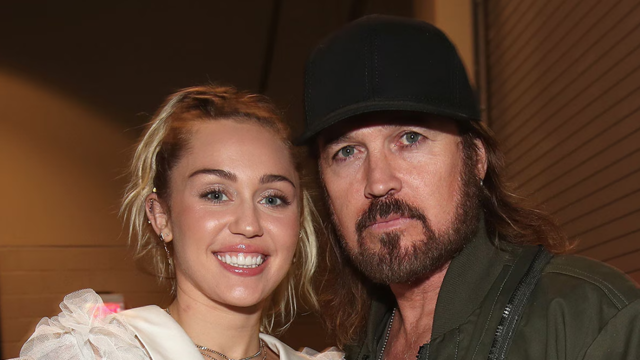 Miley Cyrus’tan Babası Billy Ray’in Yeni İlişkisine Dair Açıklama “Çocuk Yanım Önce Tepki Verdi” (1)