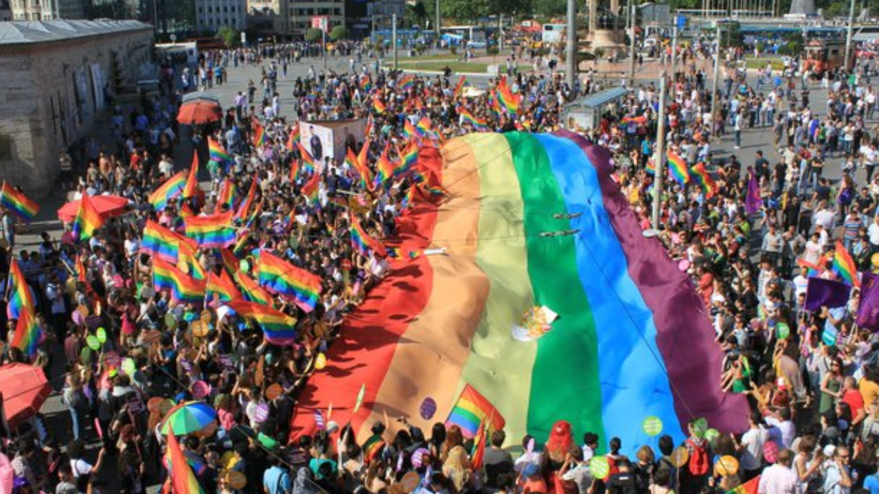 Onur Yürüyüşü Öncesi Taksim'e Yasak!