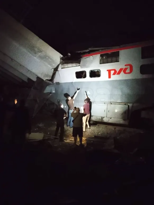 Rusya’da Korkunç Tren Kazası Köprü Yolcu Treninin Üzerine Çöktü! Saldırı Mı, Kaza Mı (3)