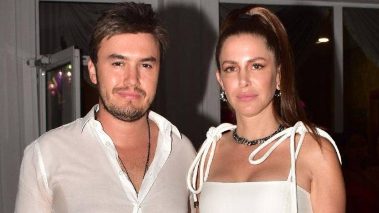 Selin İmer’den Eşine Espri Dolu Sürpriz Mustafa Ceceli’ye 7 Bin Kök Saç Hediye Etti (1)