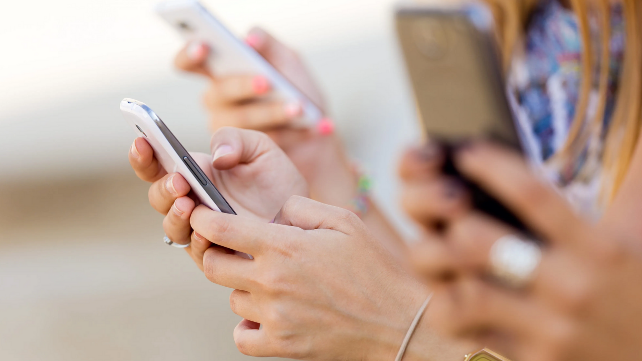 Türkiye’de Sosyal Medya Çılgınlığı Artıyor En Az 7 Saat Internete Giriyoruz