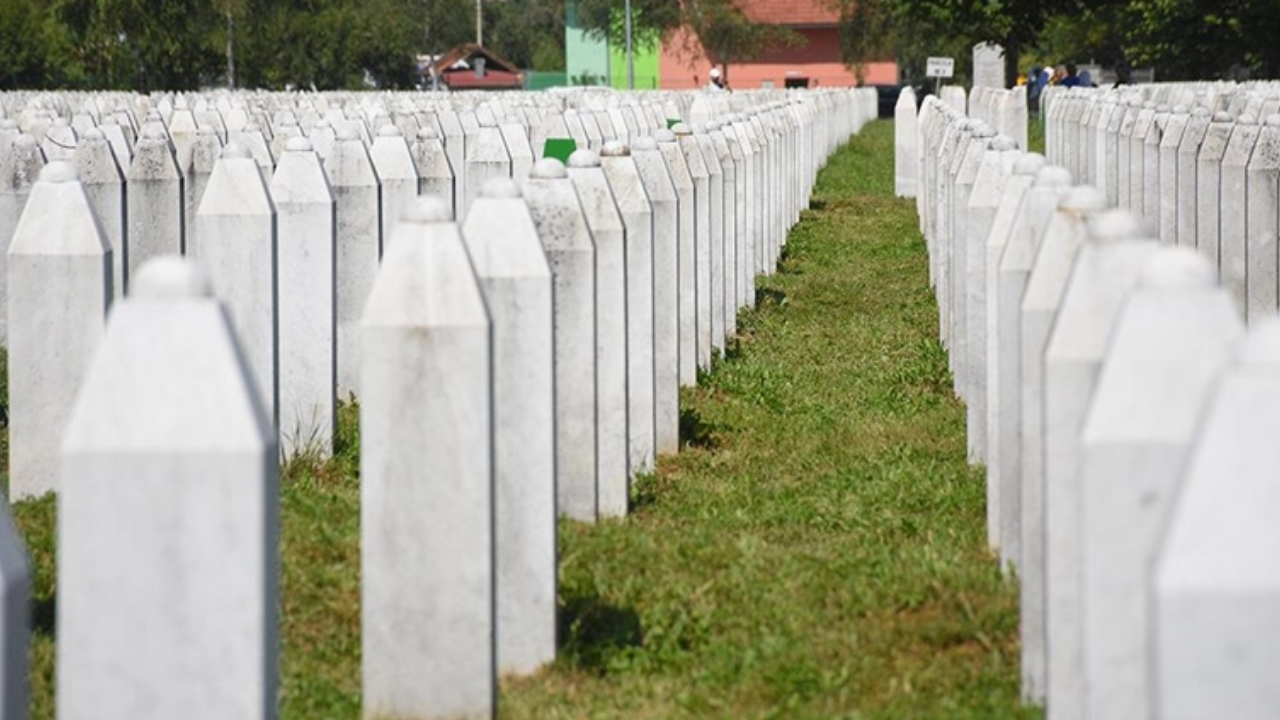 11 Maddede Srebrenitsa Katliamı Üzerinden 30 Yıl Geçti... Avrupa'nın Kalbinde 8.372 Can! (2)