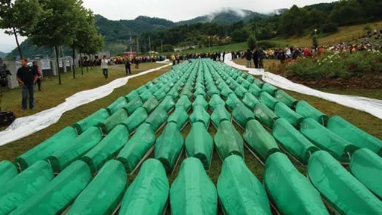 11 Maddede Srebrenitsa Katliamı Üzerinden 30 Yıl Geçti... Avrupa'nın Kalbinde 8.372 Can! (7)