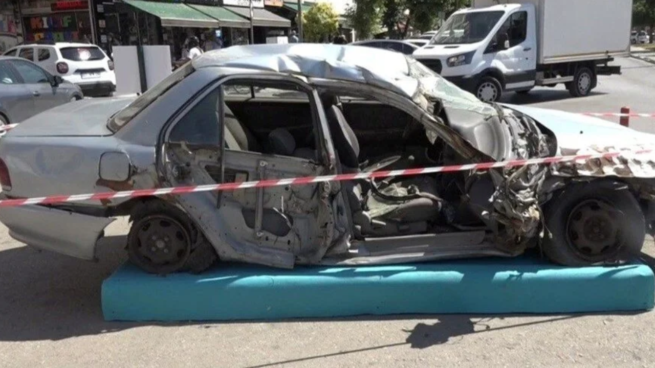 15 Temmuz’da Tankın Ezdiği Otomobiller Sergileniyor (2)