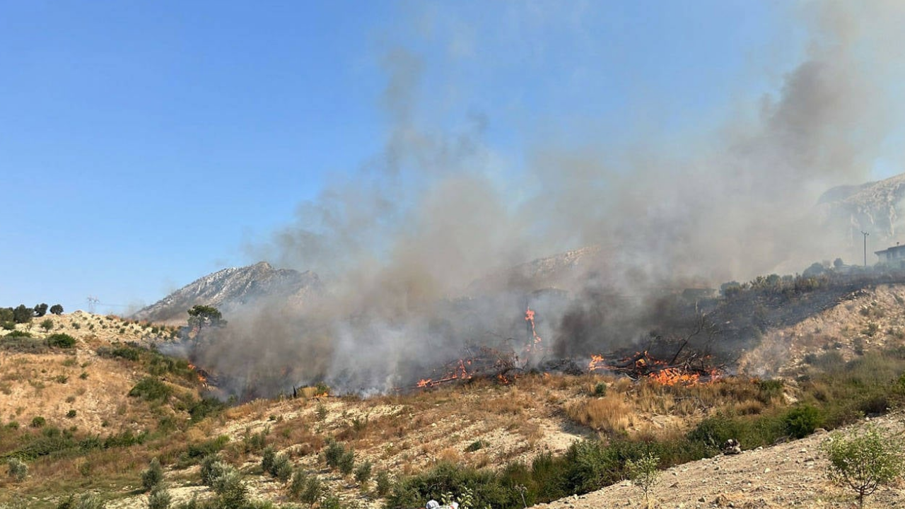 Antalya’da Peş Peşe Yangınlar Ormanlar Tehdit Altında, Vatandaşlar Nöbette