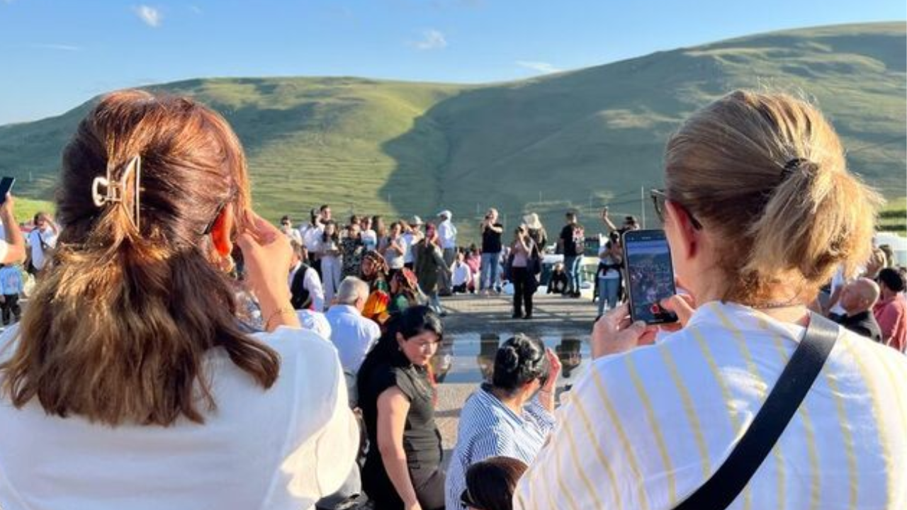 Ardahan’da Atatürk Silüeti, Şenliklerde Sevinçle Karşılandı