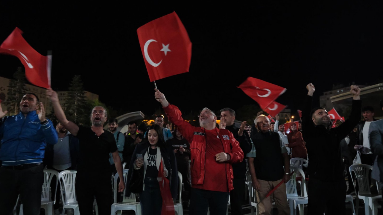 Asal’ın Anketinden Çarpıcı Sonuç Vatandaşlar, Türkiye’deki Hiçbir Kuruma Güvenmiyor (1)