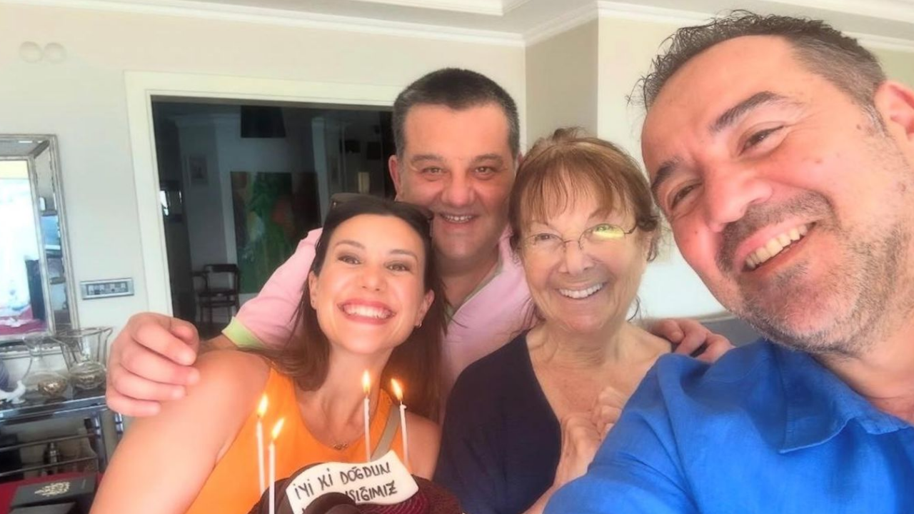 Ata Demirer Yeni Yaşını Yeni Aşkıyla Kutladı Dilara Alemdar Ile Cihangir’de Samimi Anlar (2)