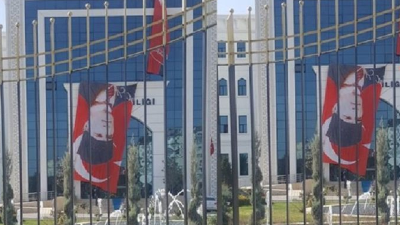 Atatürk’ü Yok Saydılar! Elazığ Ve Gaziantep’te Devlet Kurumlarında Atatürk’ün Fotoğrafı Asılmadı! (1)