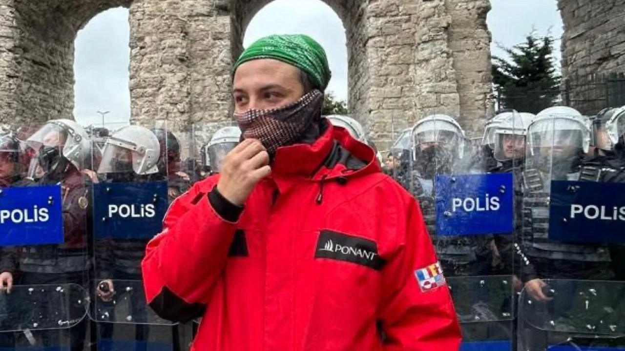 Basel Bekir Aslan 1 Mayista Polis Kalkanlarini Tekmeleyen Twitter Fenomeni Gozaltina Alindi X66C