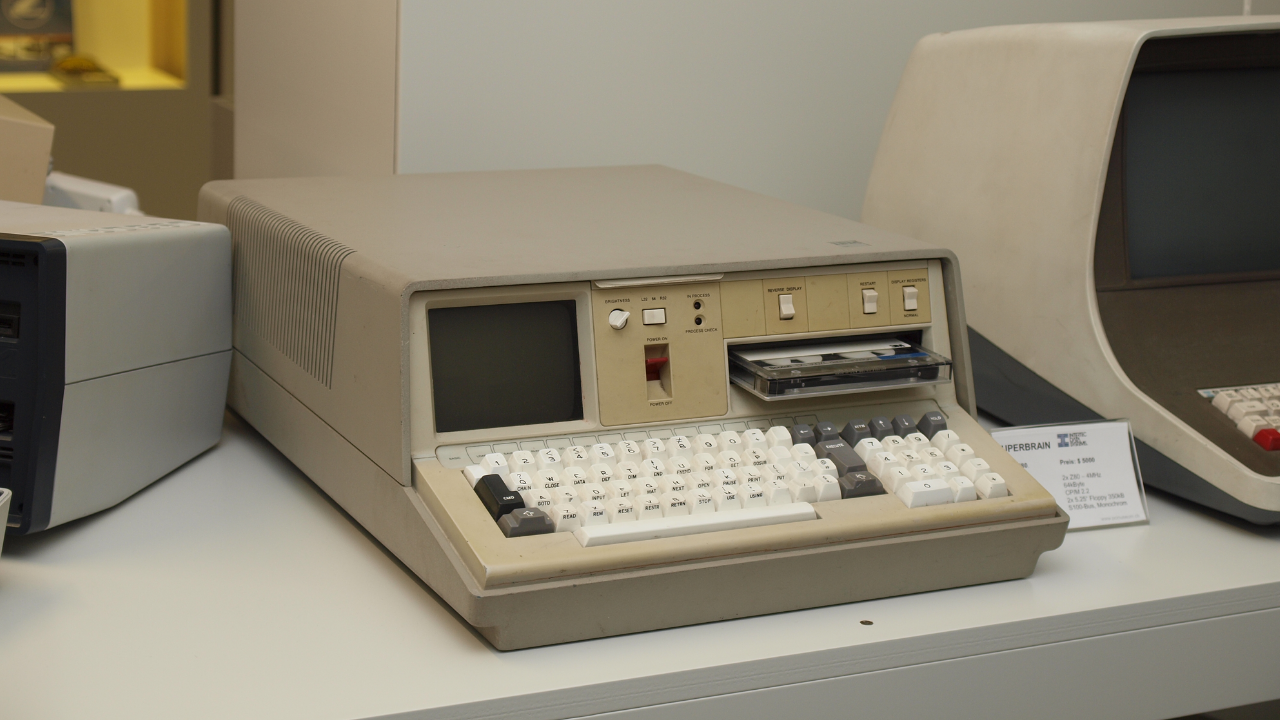Dünyanın Ilk Laptop’u Imb 5100 Mü, Osborne 1 Mi