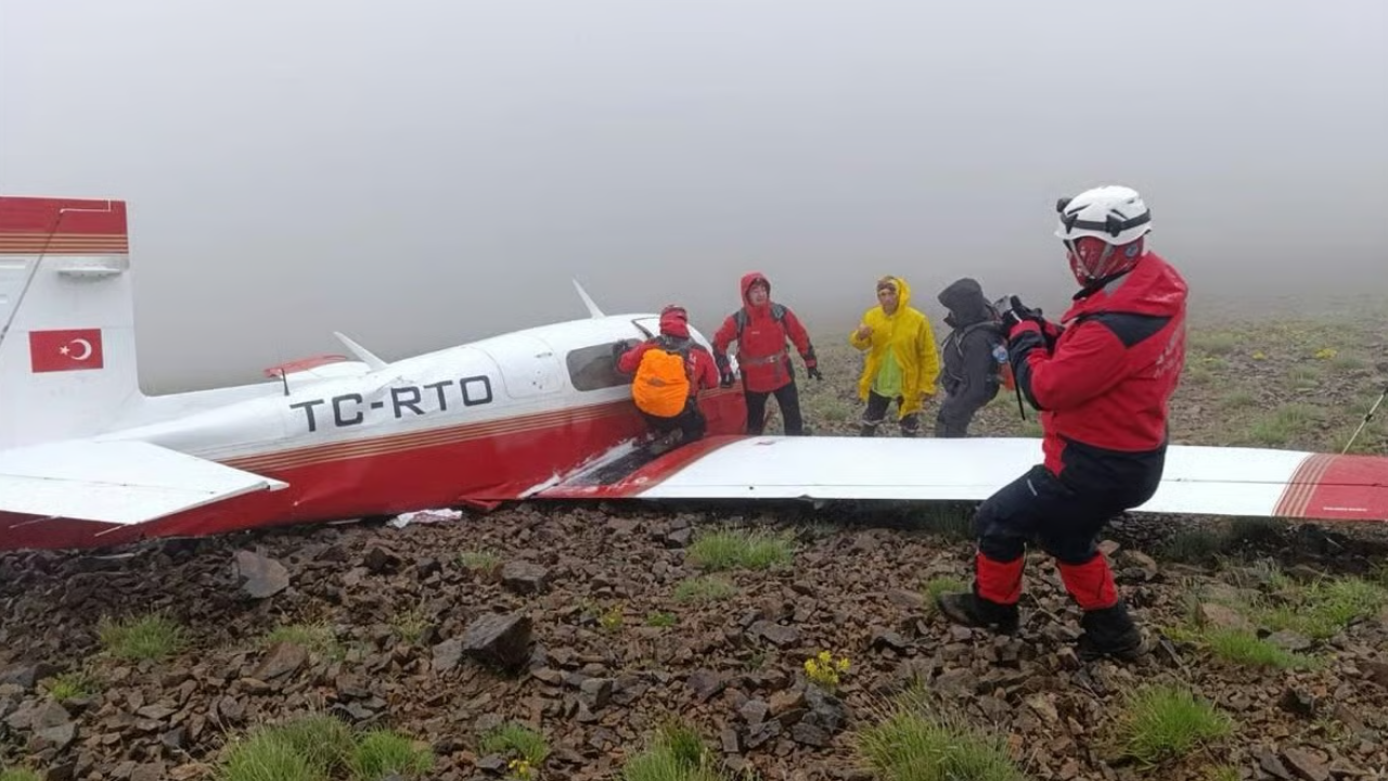 Erzurum Rize Arasında Uçak Kazası Pilot Hayatını Kaybetti, Yolcu Kurtuldu