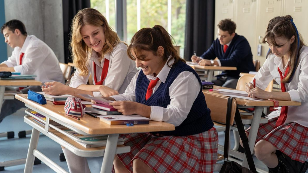 Gökçe Bahadır Ve Onur Tuna Başrolde Geleceğe Mektuplar Dizisi Yarın Netflix’te (1)