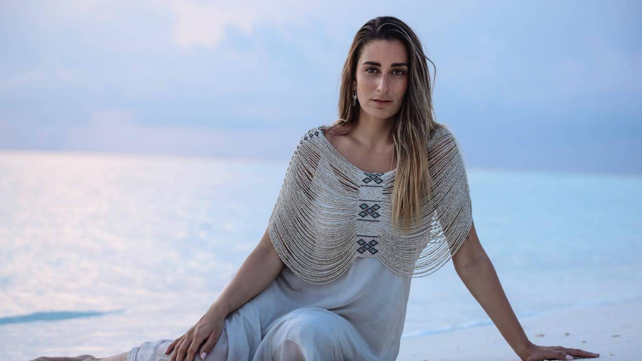Hande Erçel Ve Amina Khalil Voque Kapağını Süsledi (2)
