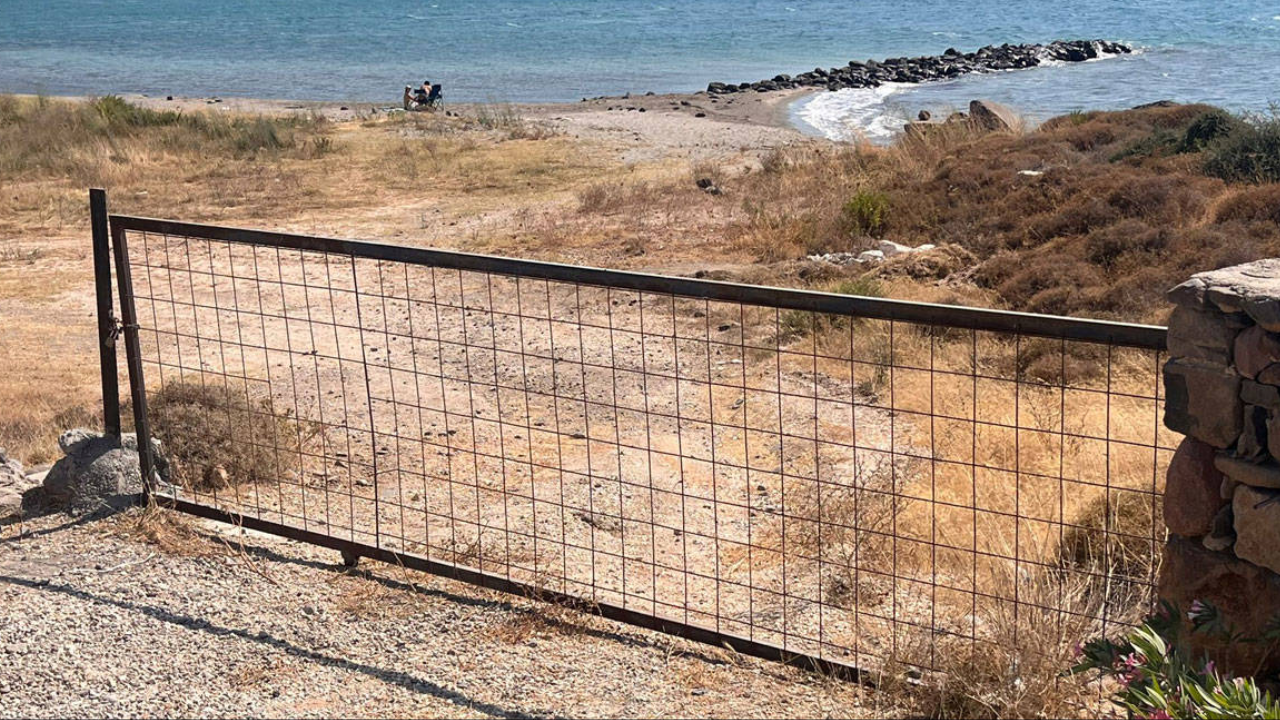İzmir Alaçatı'da Skandal Kıyı İşgali Demir Kapı Koydular!