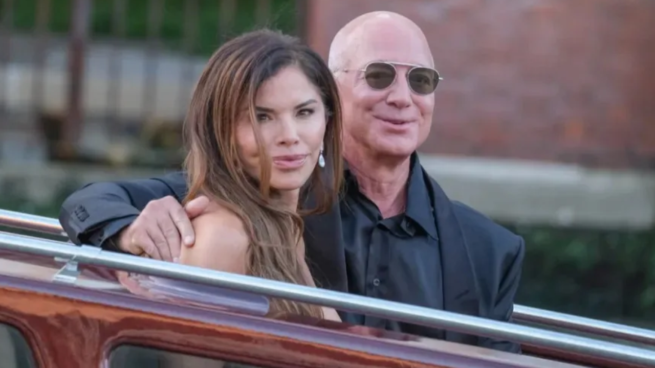 Jeff Bezos, Yeni Eşine Evlilik Hediyesi Olarak Vogue’u Satın Alacak! (1)