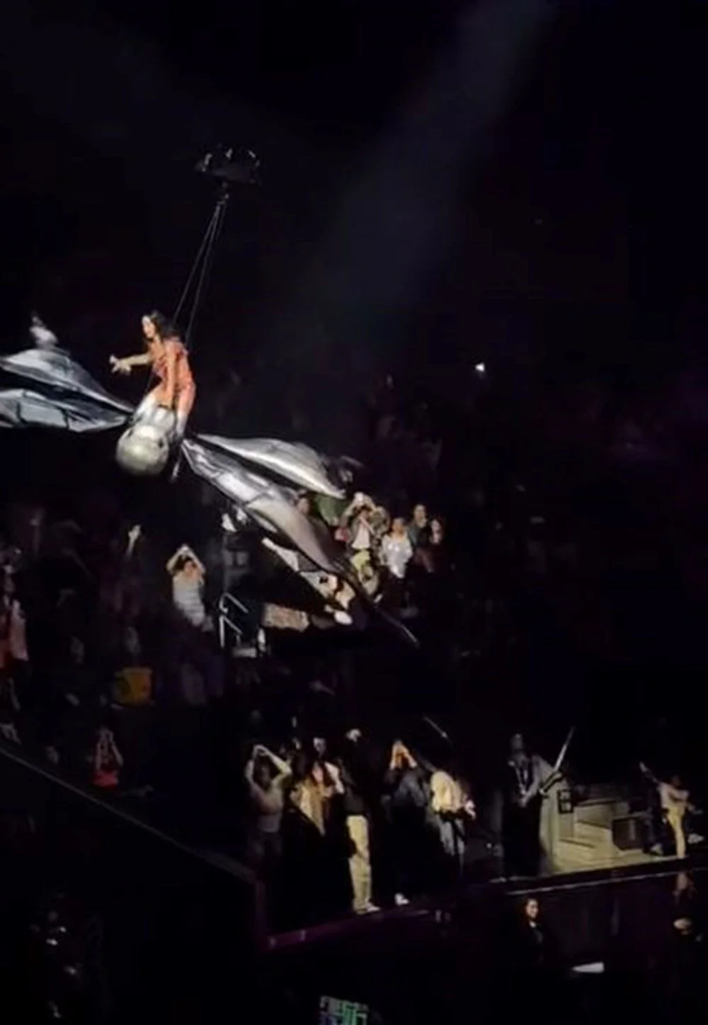 Katy Perry Konserinde Korku Dolu Anlar3